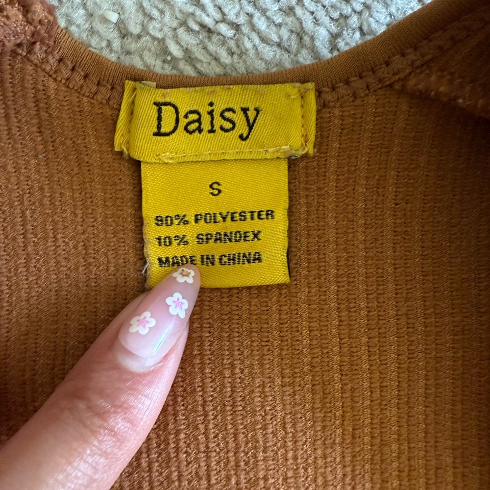 Daisy Tan Ribbed Top - Picture 5 of 5